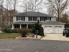 featured image of 11 Walnut Ct