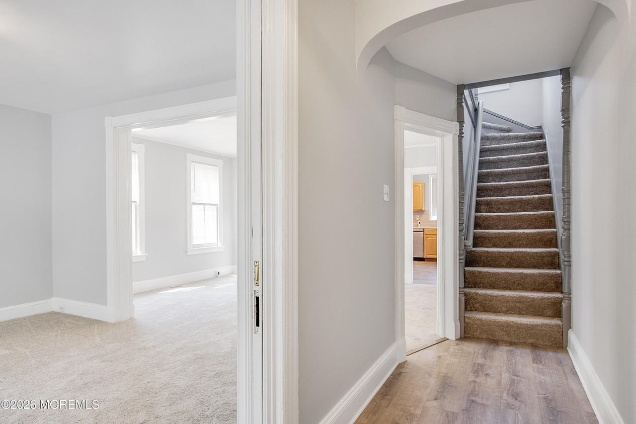 81 Woodbridge Ave - Photo 4 of 26