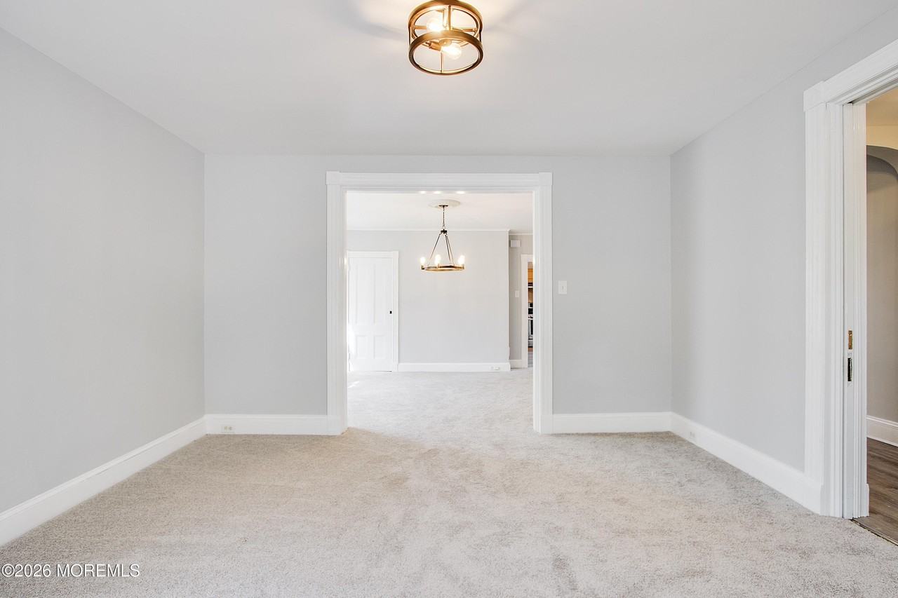 81 Woodbridge Ave - Photo 6 of 26