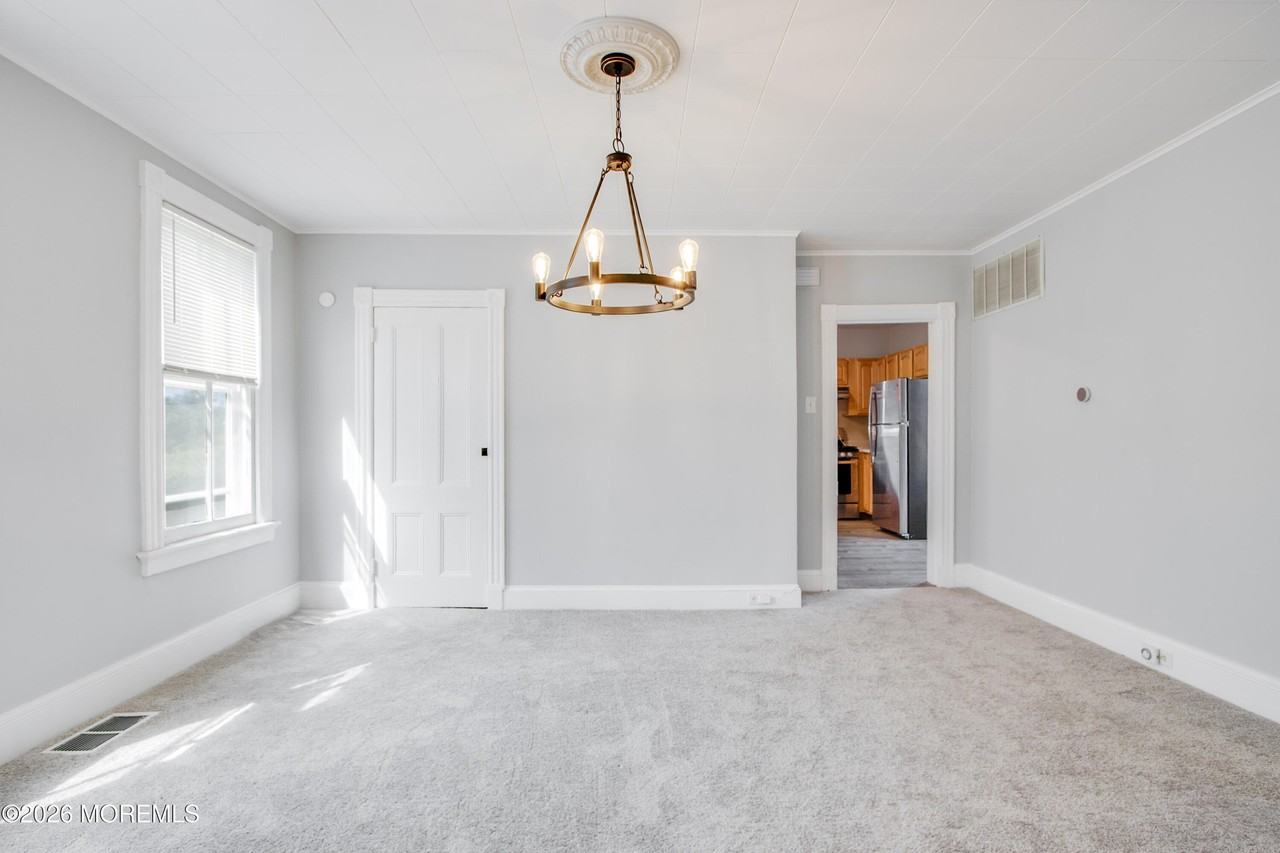 81 Woodbridge Ave - Photo 7 of 26