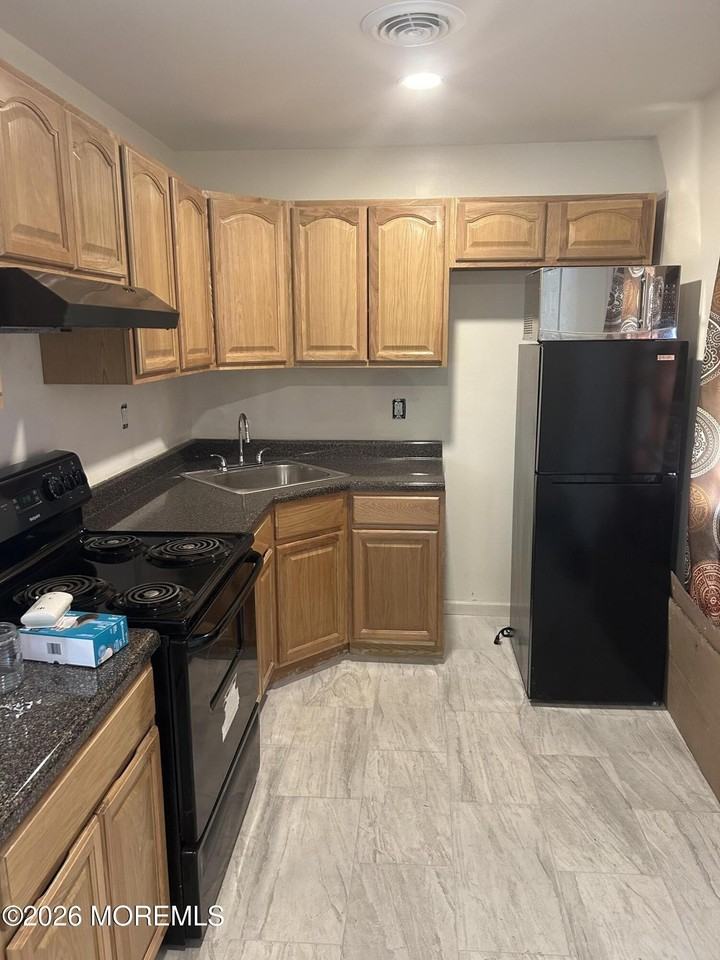 75 Shore Blvd - Photo 4 of 10