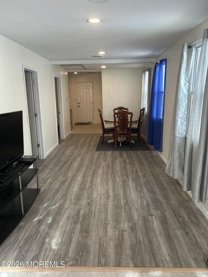 75 Shore Blvd - Photo 5 of 10