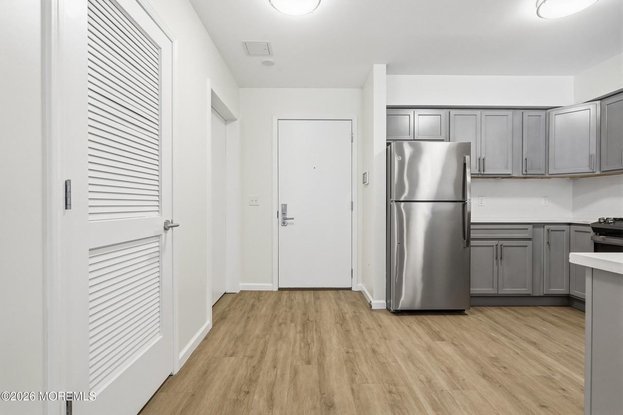 165 Pavilion Ave #410 - Photo 3 of 19