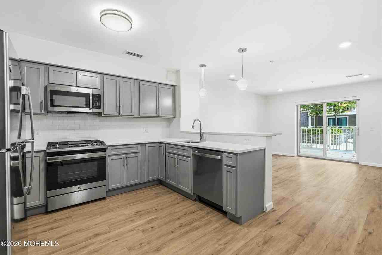165 Pavilion Ave #410 - Photo 5 of 19
