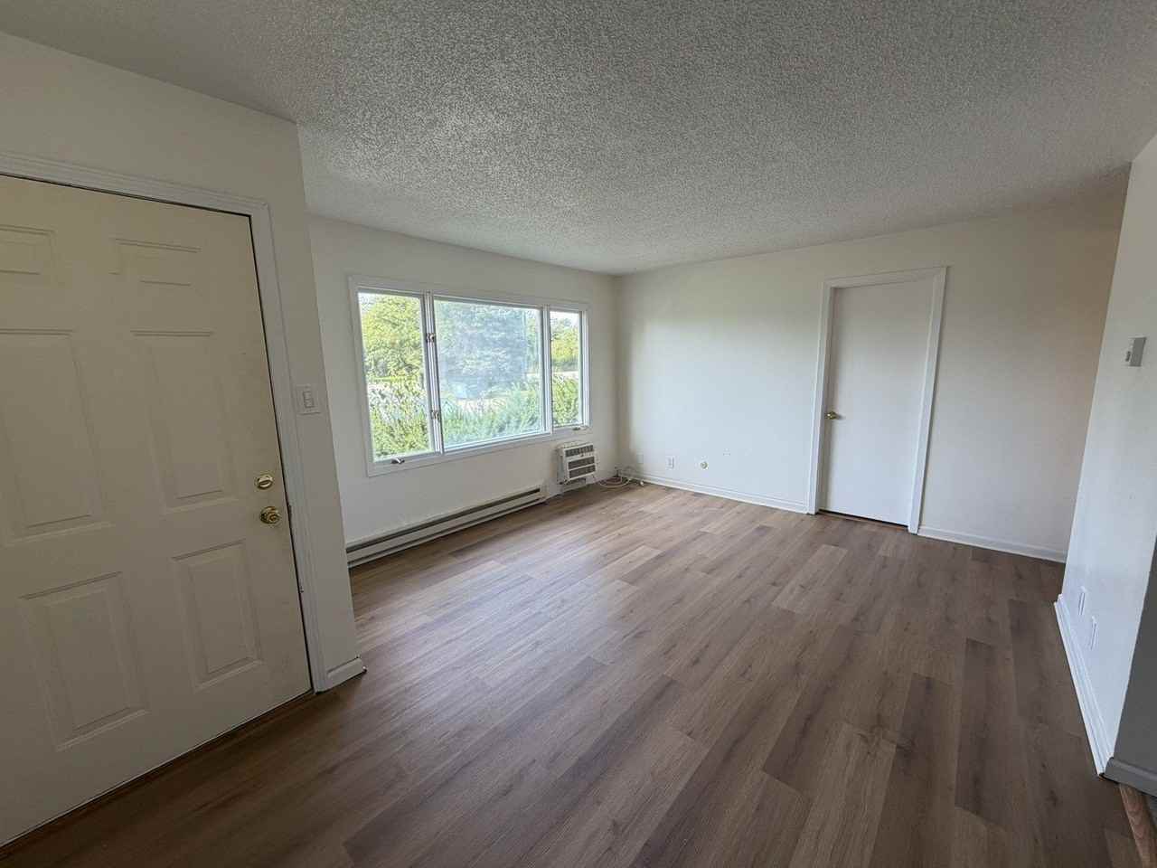 14547 Archer Ave - Photo 3 of 12
