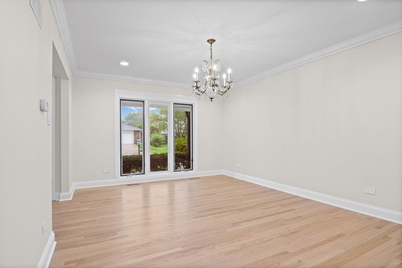 4319 Phyllis Dr - Photo 4 of 34