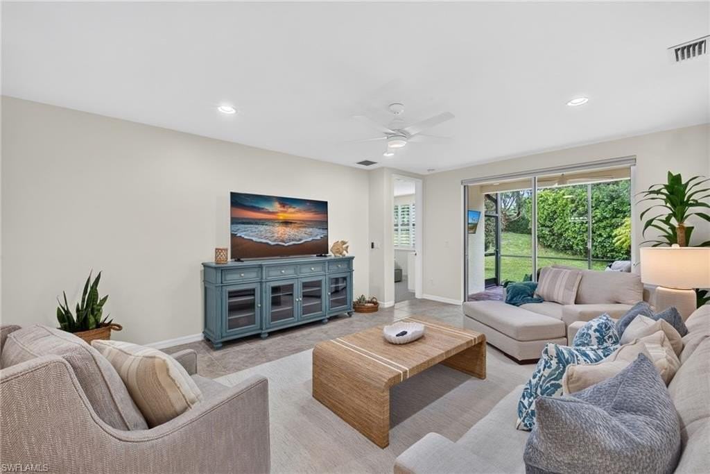 14939 Edgewater Cir - Photo 4 of 41