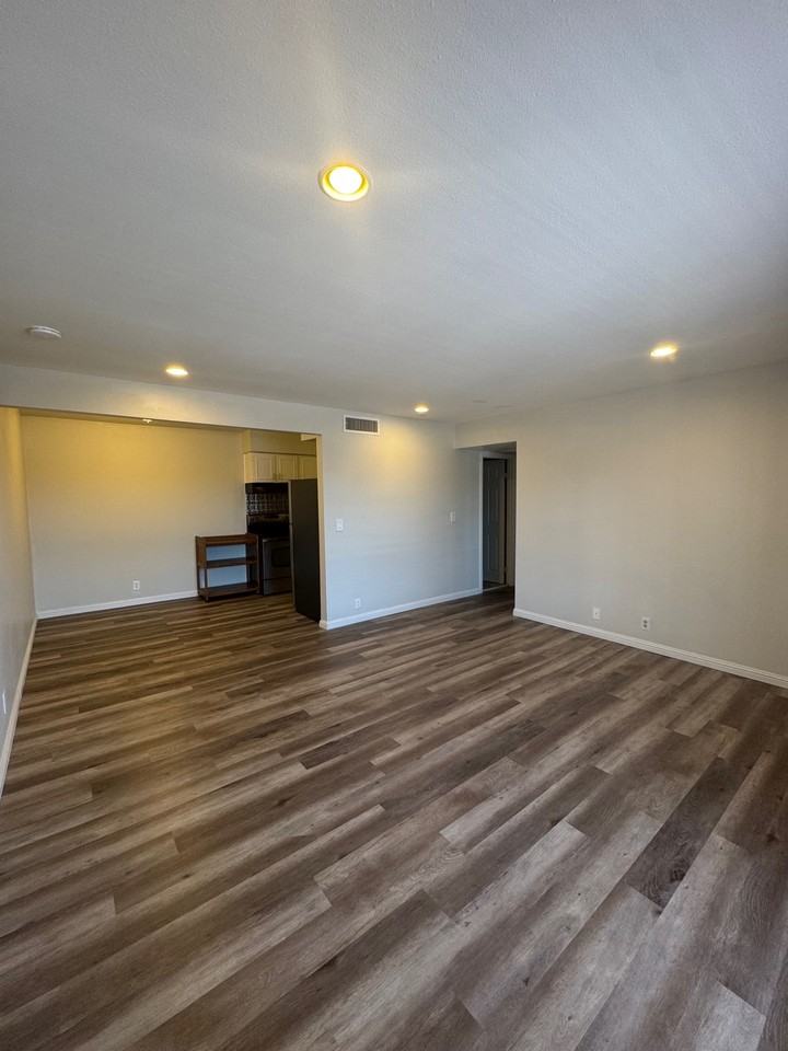615 South Royal Crest Circle - 24Unit 24 #24 - Photo 2 of 12