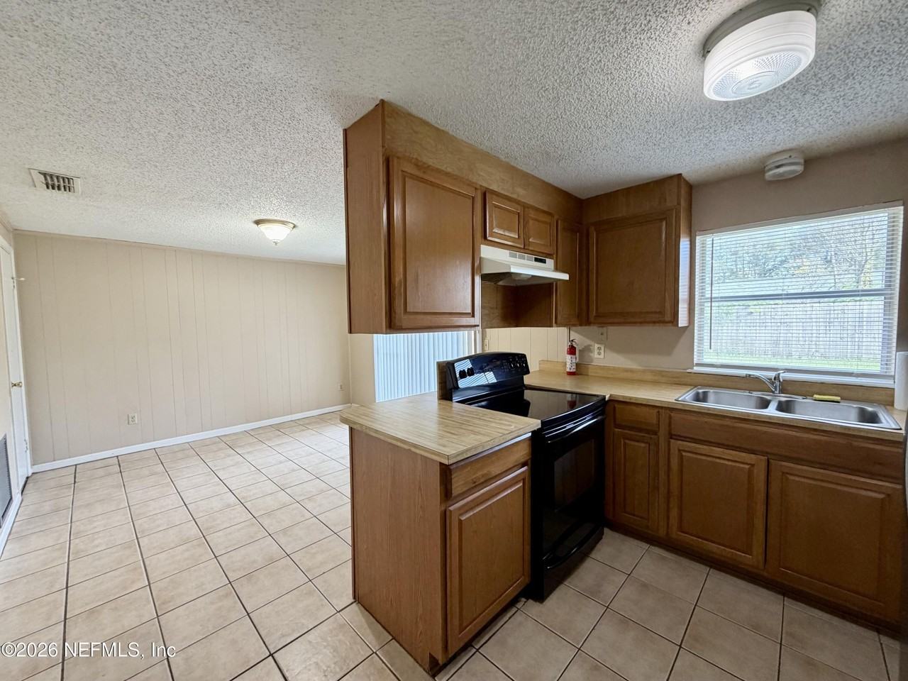 11947 Pequots Ln - Photo 3 of 18
