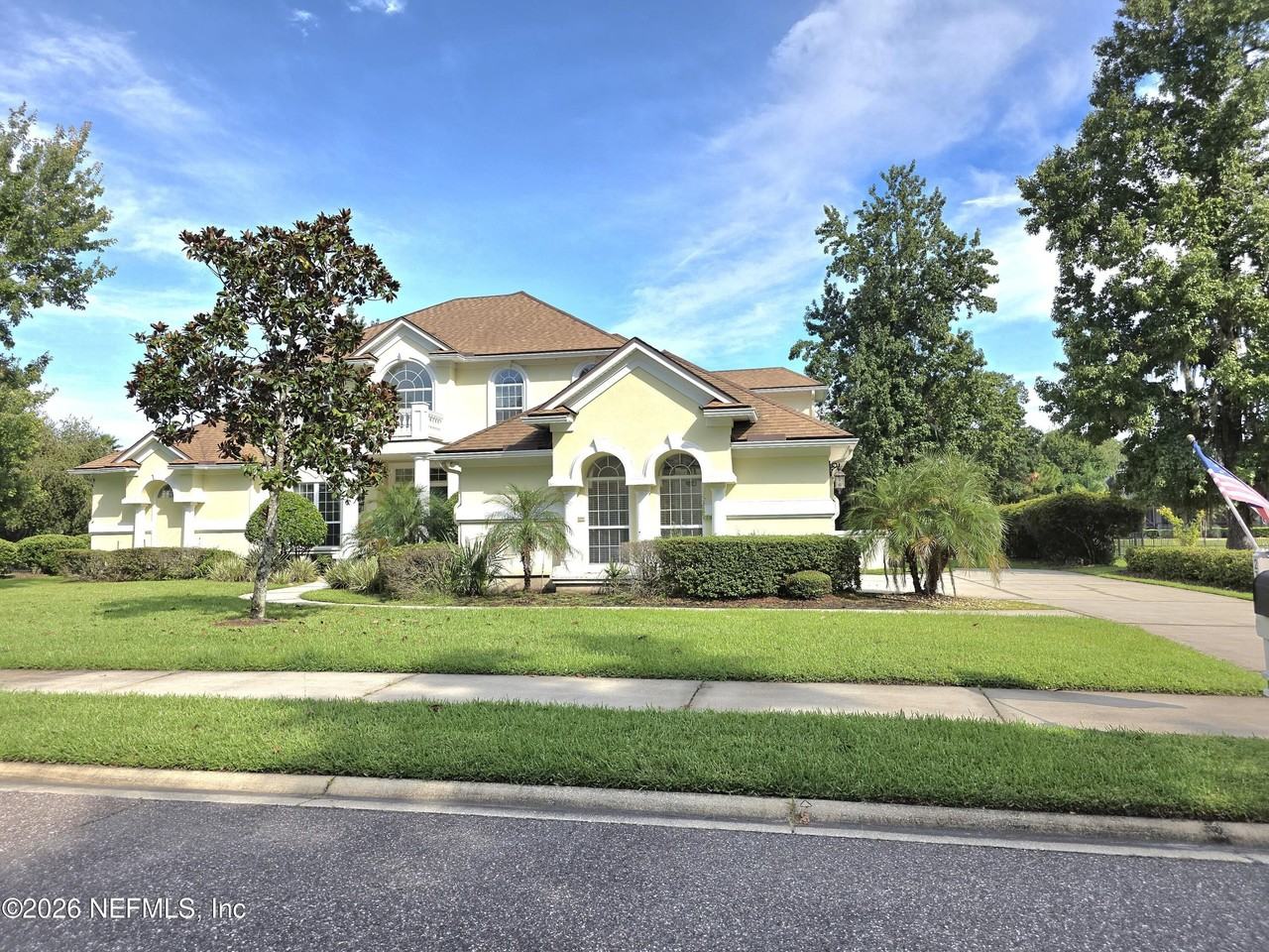 2723 Shade Tree Dr - Photo 2 of 50