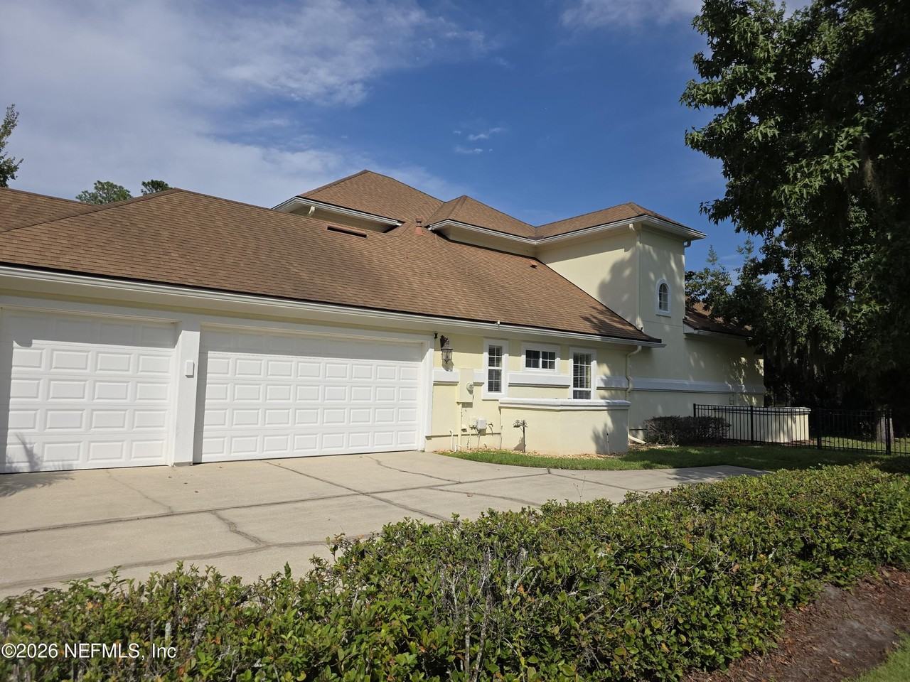 2723 Shade Tree Dr - Photo 3 of 50