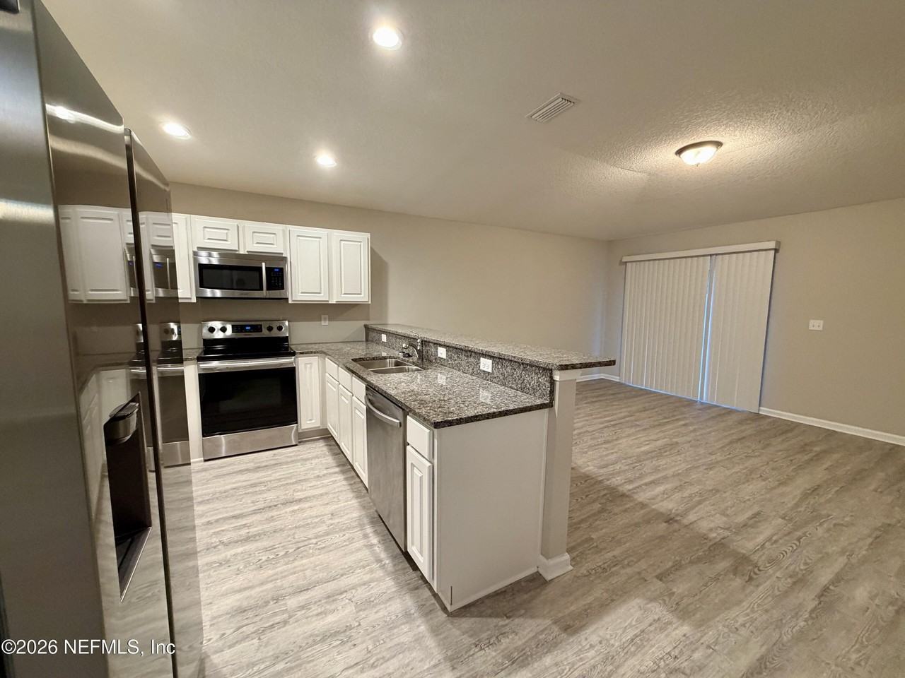 450 Clinton Dr - Photo 5 of 25