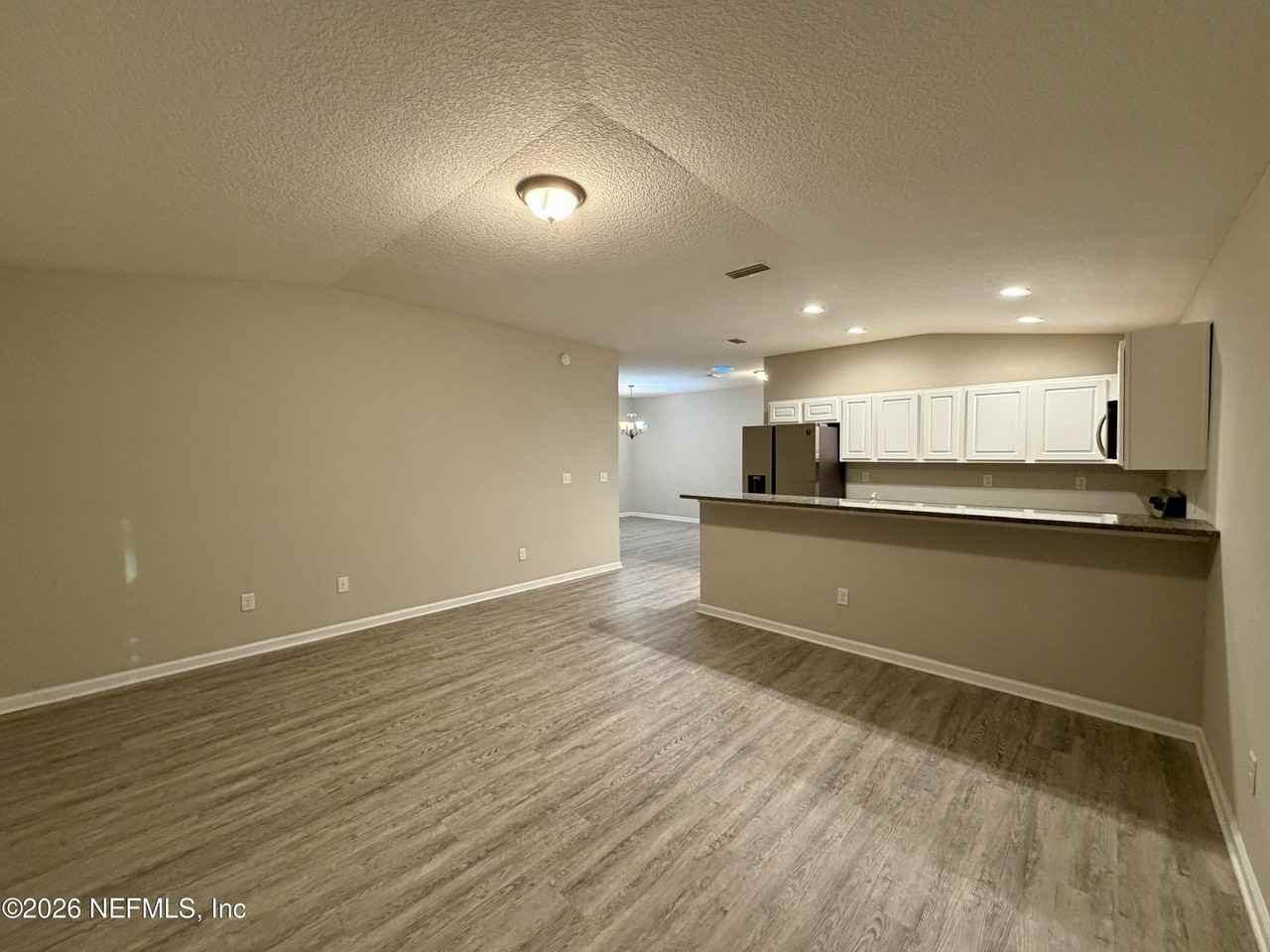 450 Clinton Dr - Photo 6 of 25