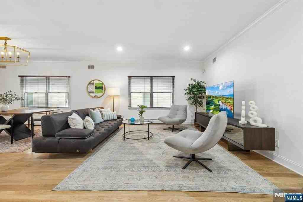 1627 Broad St - Photo 6 of 46