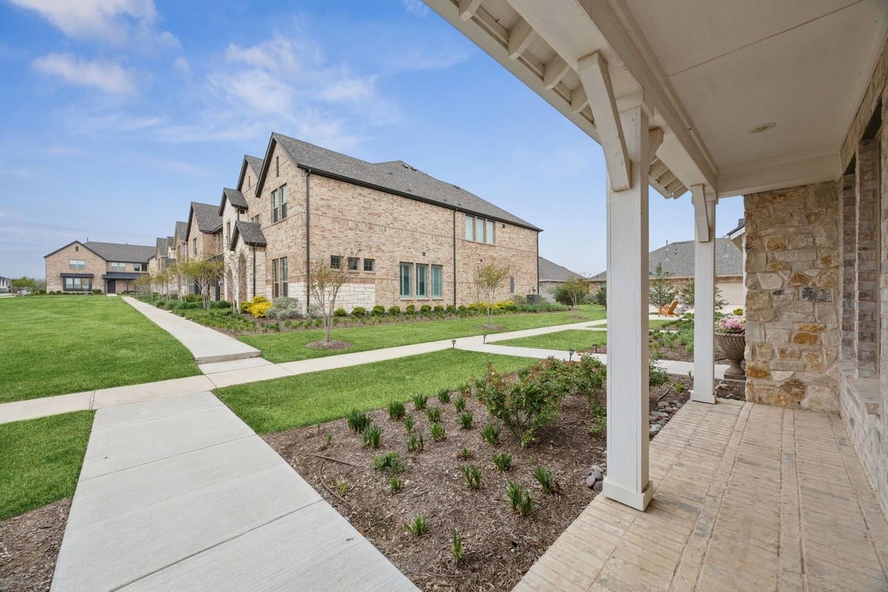 1008 Homestead Way - Photo 3 of 31