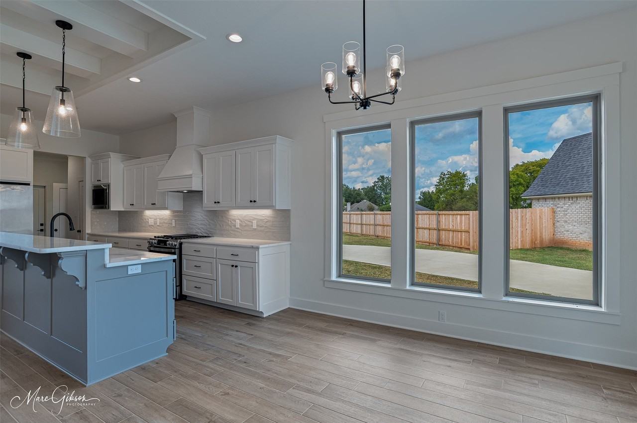 319 Newport Ln - Photo 3 of 26