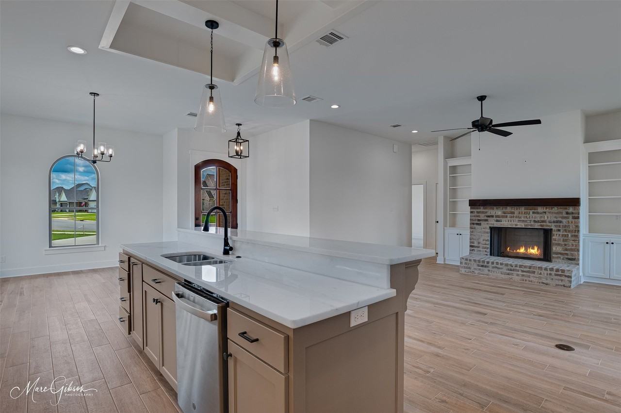 319 Newport Ln - Photo 6 of 26