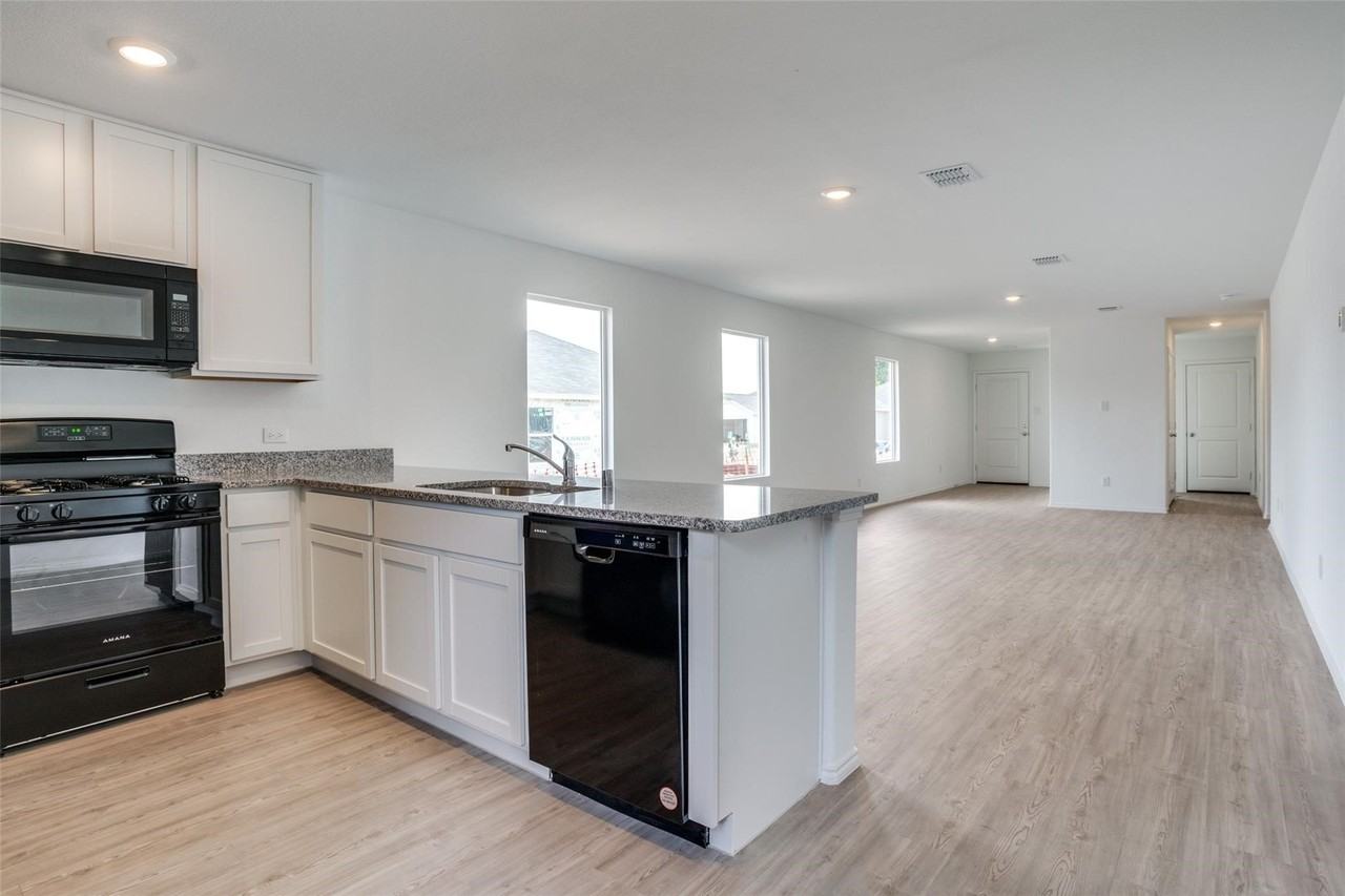 3412 Flicker Ln - Photo 4 of 23