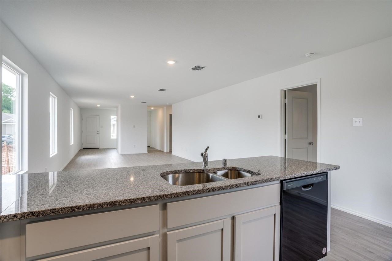 3412 Flicker Ln - Photo 5 of 23