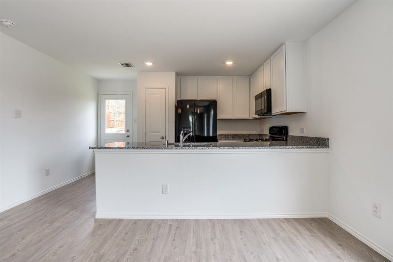 3412 Flicker Ln - Photo 6 of 23