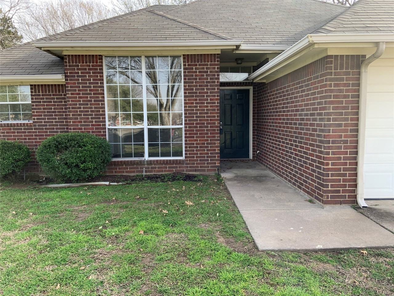 816 Brittany Dr - Photo 3 of 19