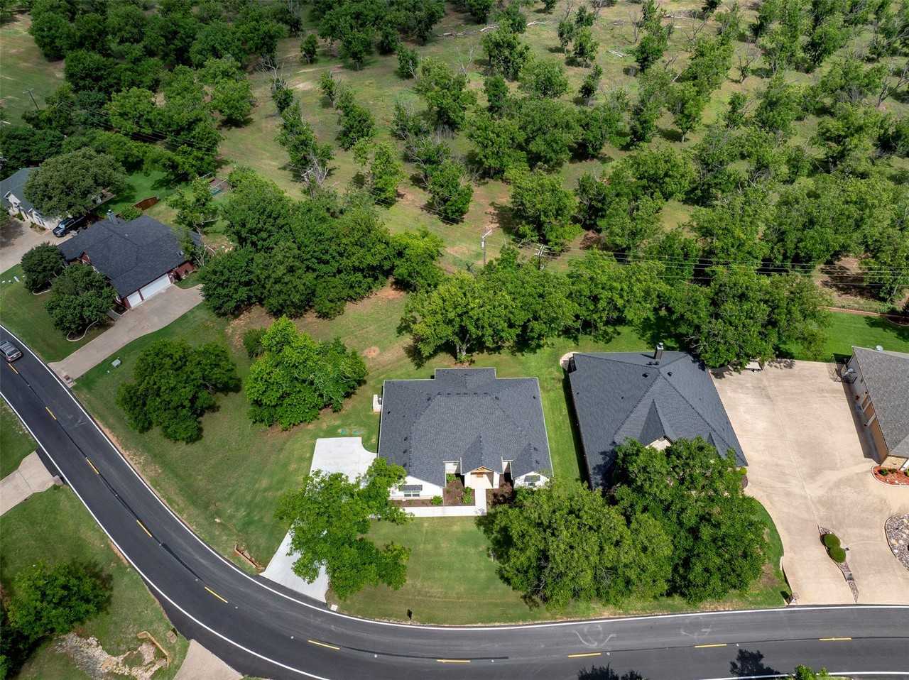 10301 Ravenswood Rd - Photo 2 of 20
