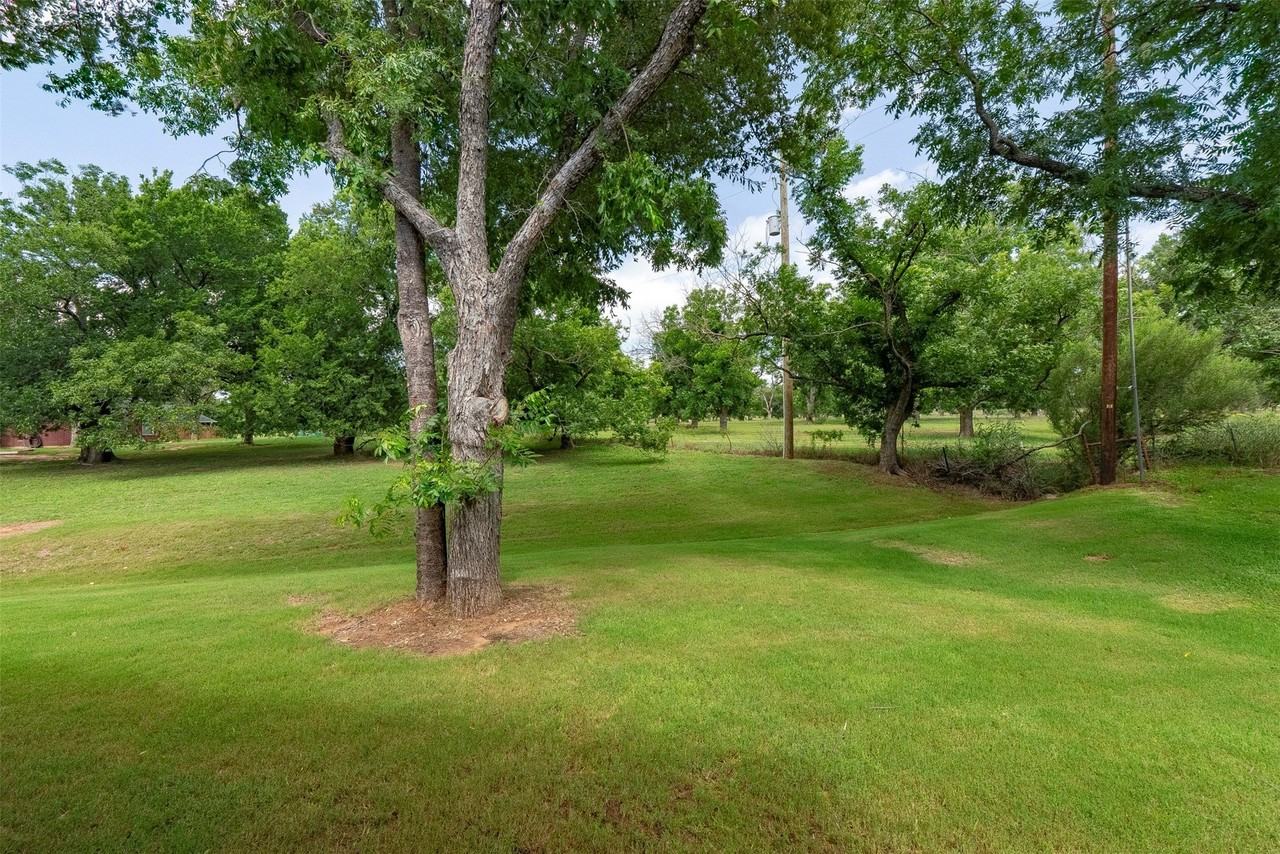 10301 Ravenswood Rd - Photo 5 of 20