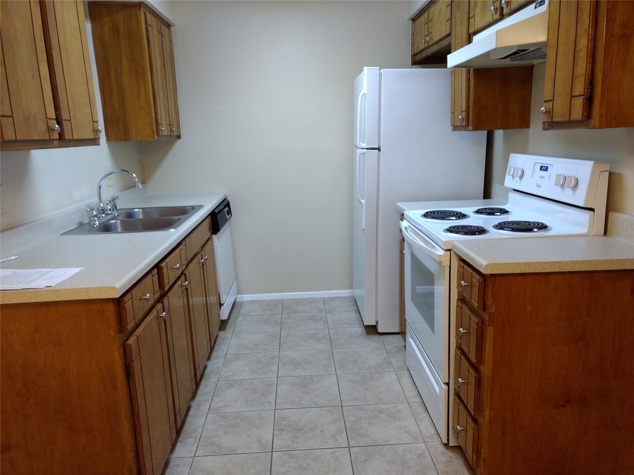 716 Windcrest Dr - Photo 3 of 5