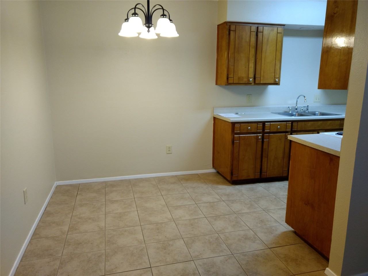 716 Windcrest Dr - Photo 4 of 5