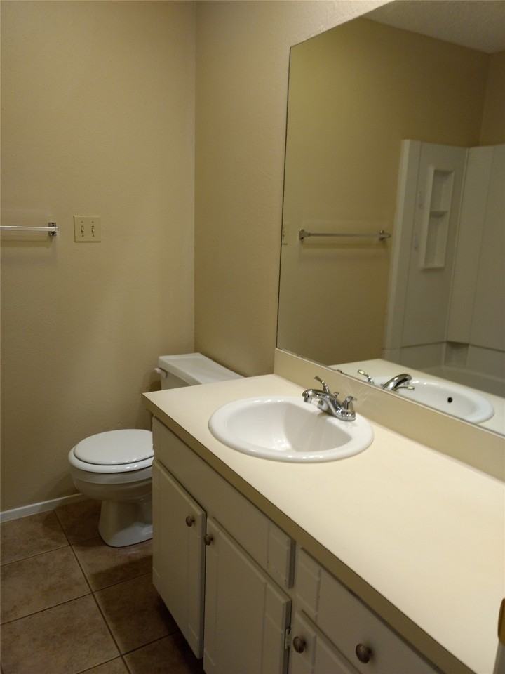 716 Windcrest Dr - Photo 5 of 5