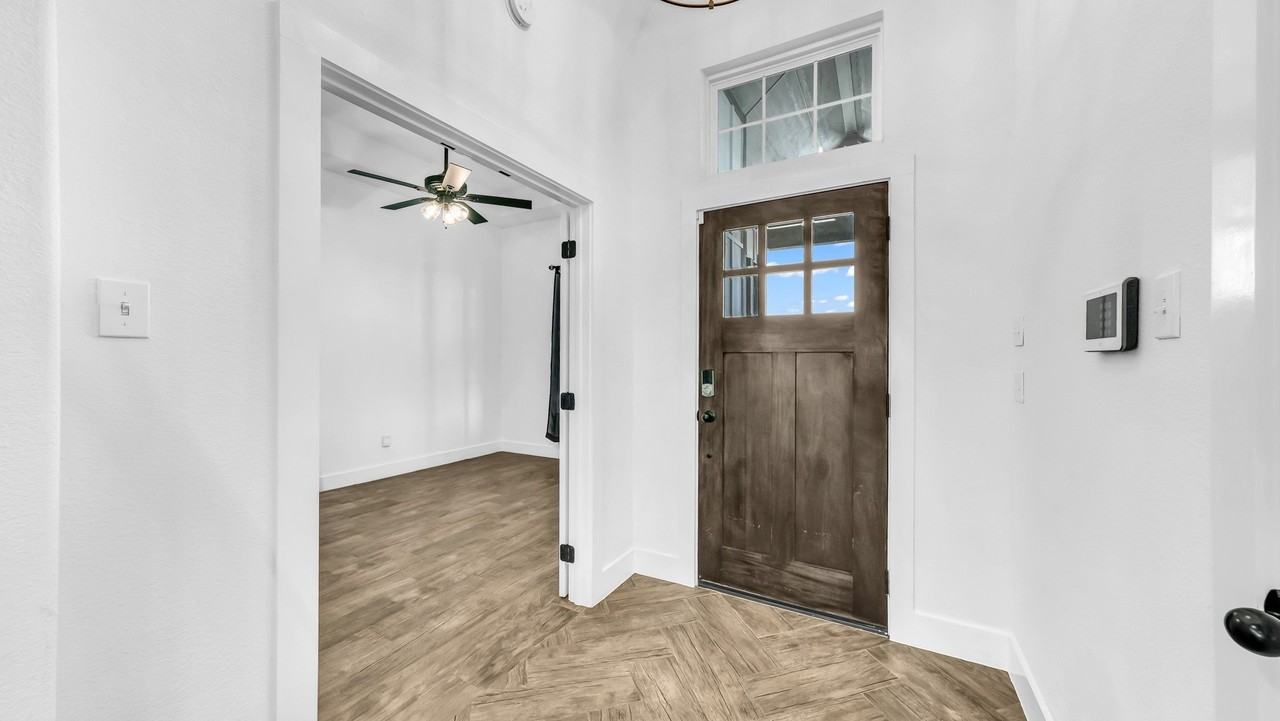 1175 Paradise Pkwy - Photo 2 of 31