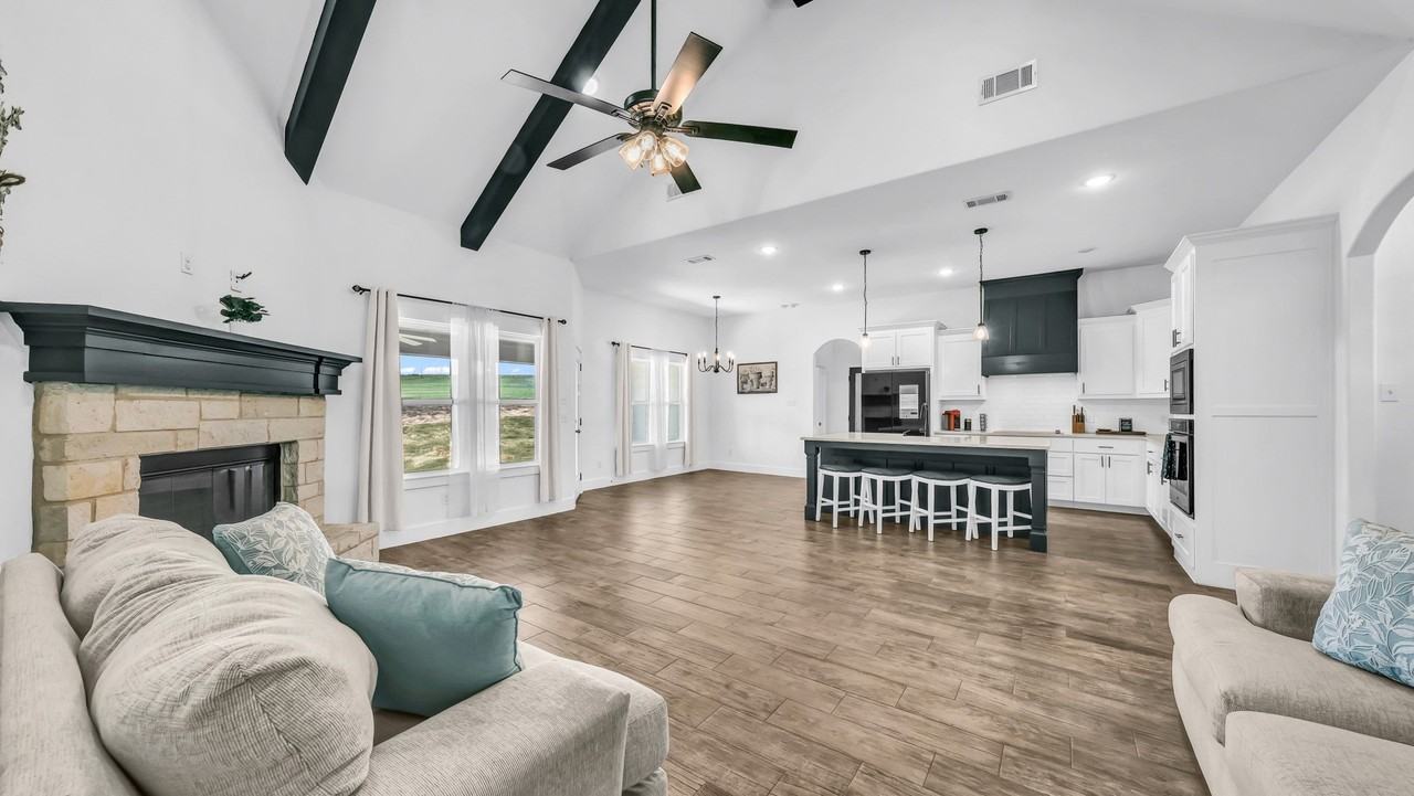 1175 Paradise Pkwy - Photo 3 of 31