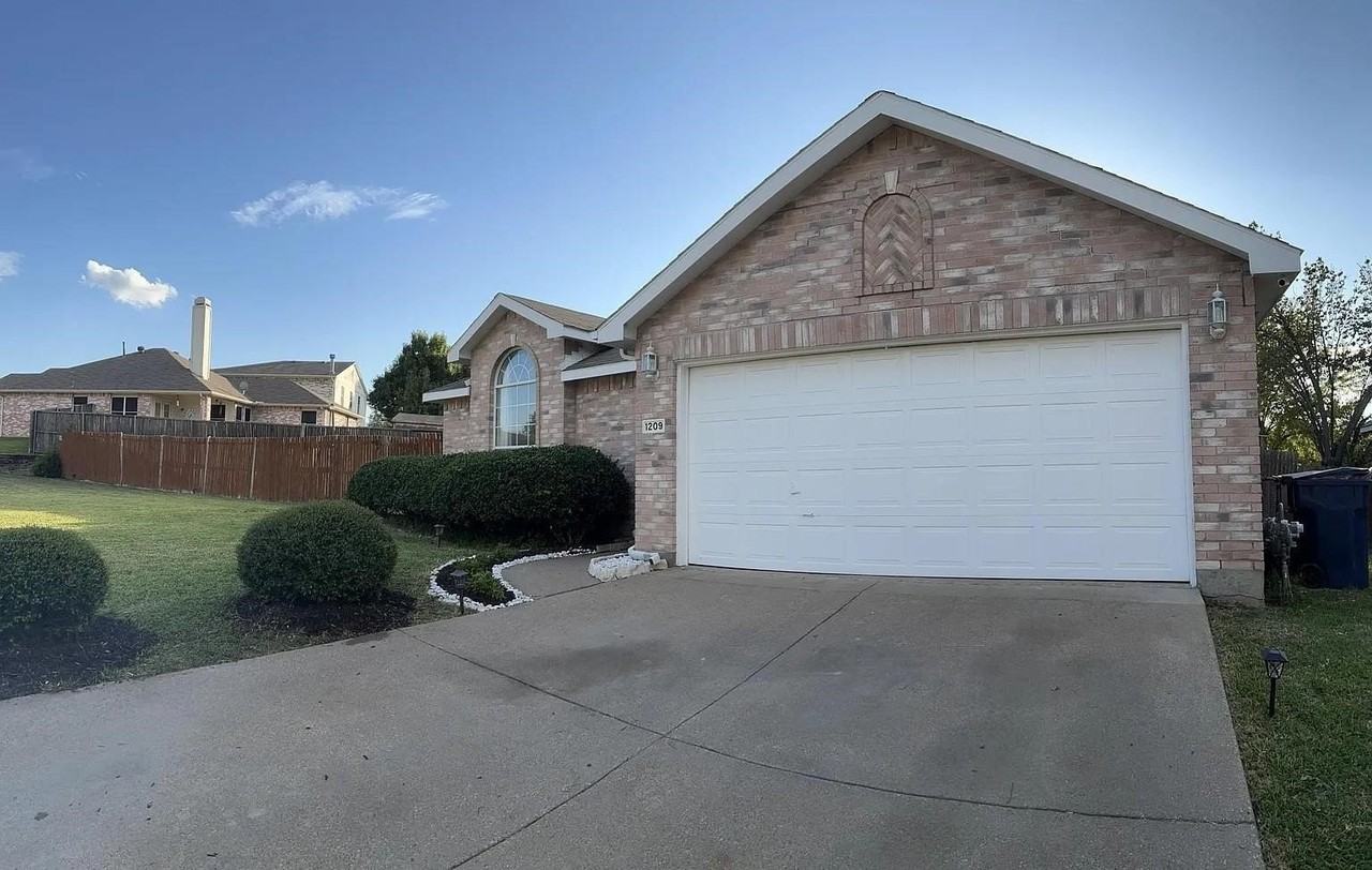 1209 Mill Spring Dr - Photo 2 of 17