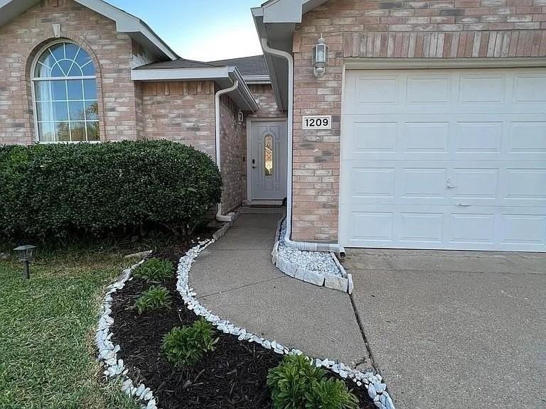 1209 Mill Spring Dr - Photo 3 of 17