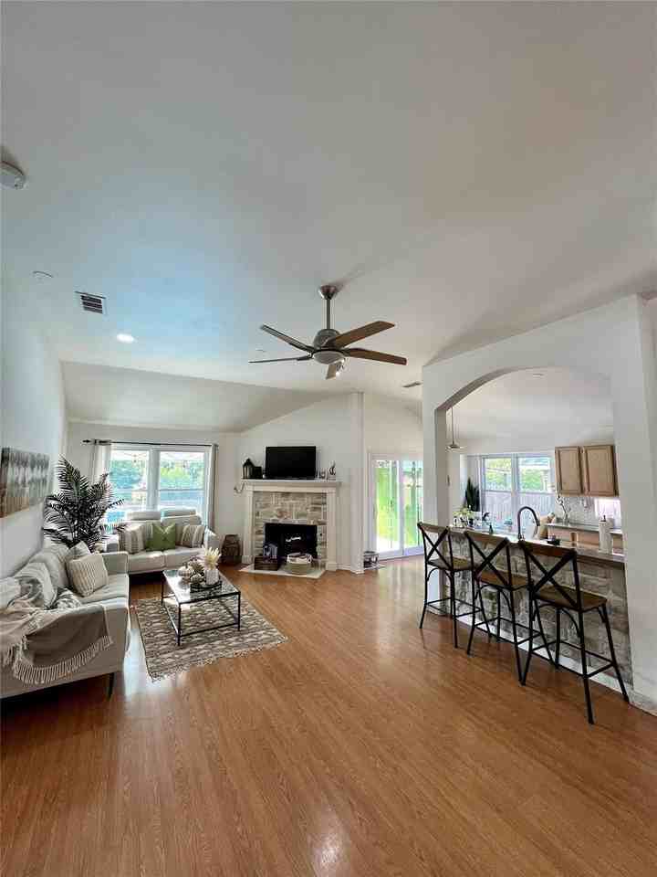 1209 Mill Spring Dr - Photo 4 of 17