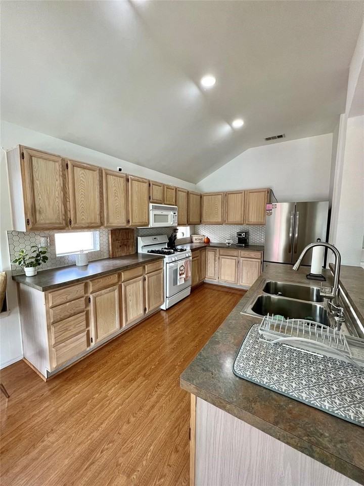 1209 Mill Spring Dr - Photo 6 of 17