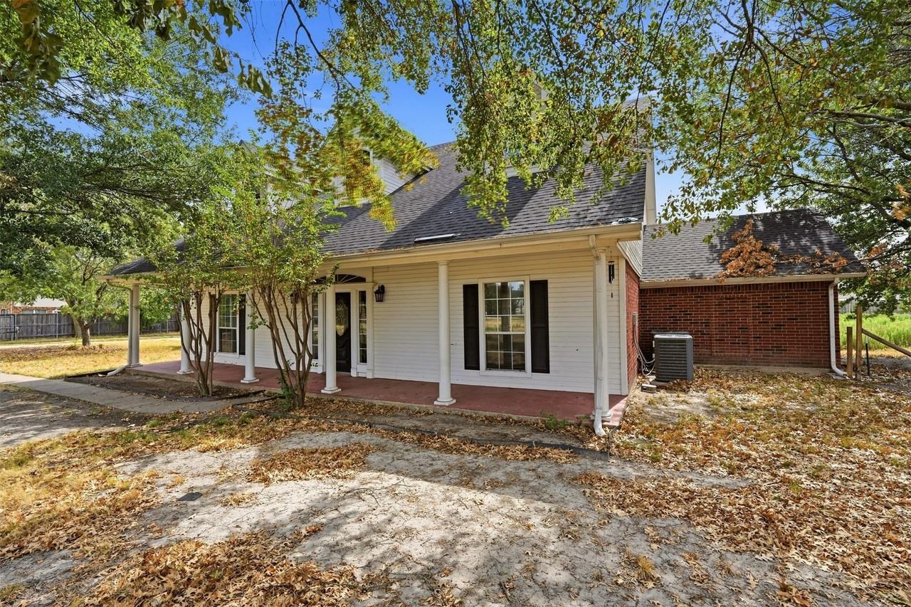 2661 Epps Rd - Photo 3 of 37