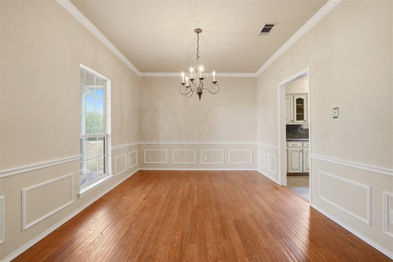 2661 Epps Rd - Photo 7 of 37