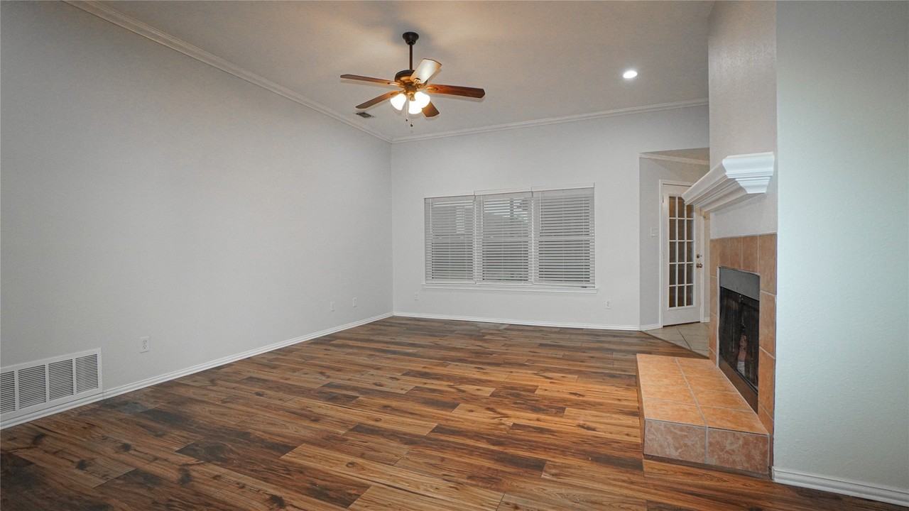 2508 Hawk Dr - Photo 4 of 23