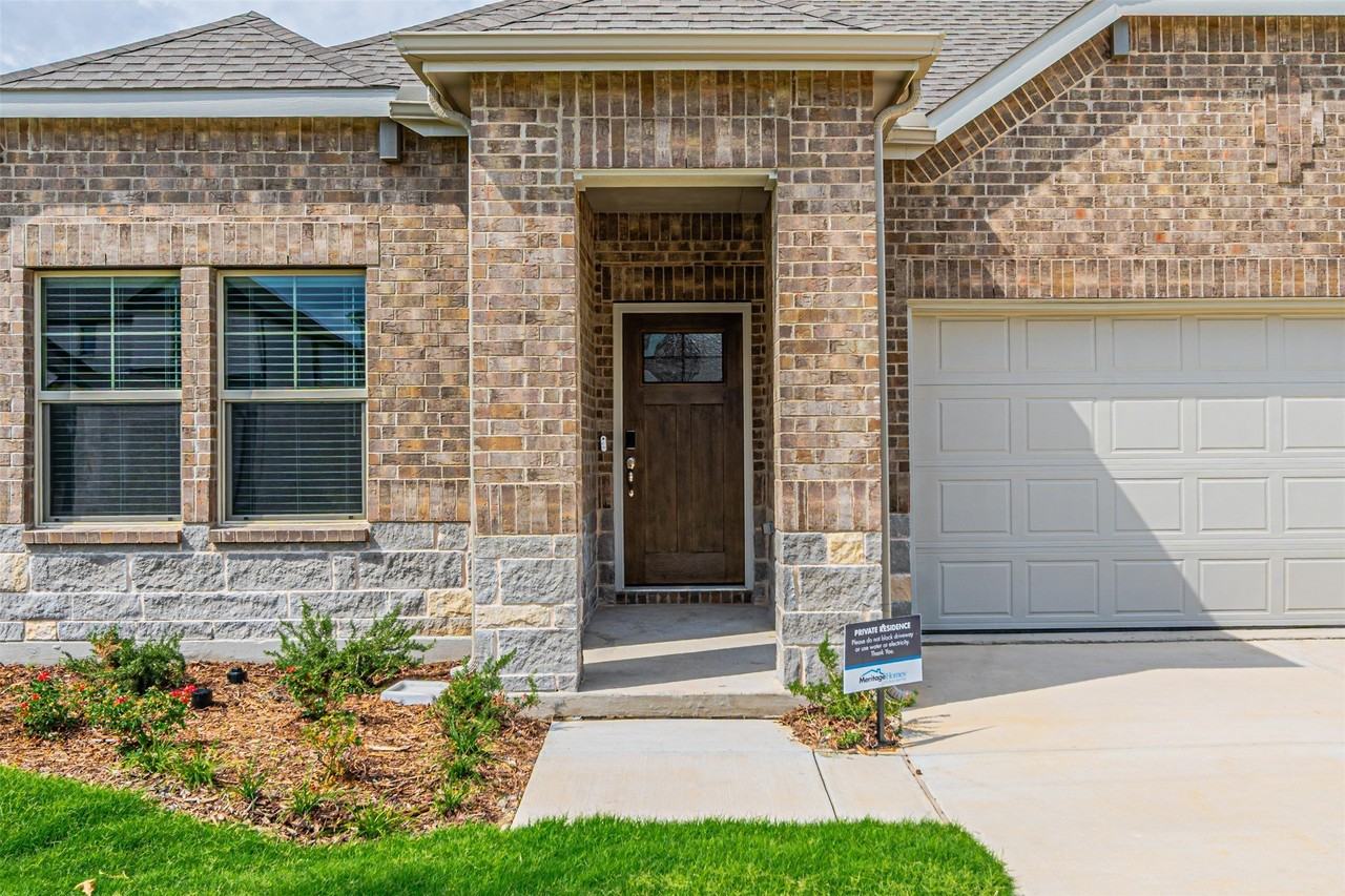 6208 Chickney Dr - Photo 4 of 25