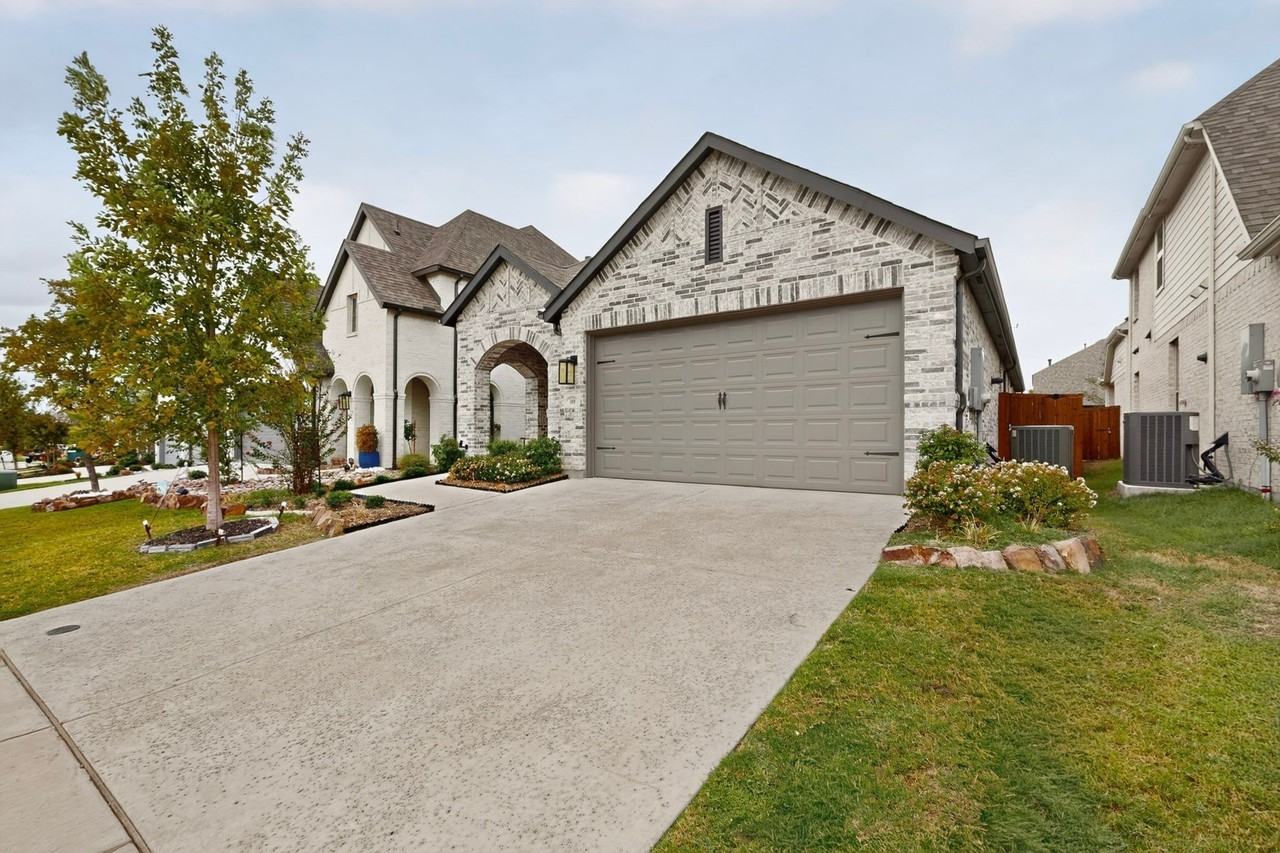 1636 Whispering Meadow Dr - Photo 3 of 40