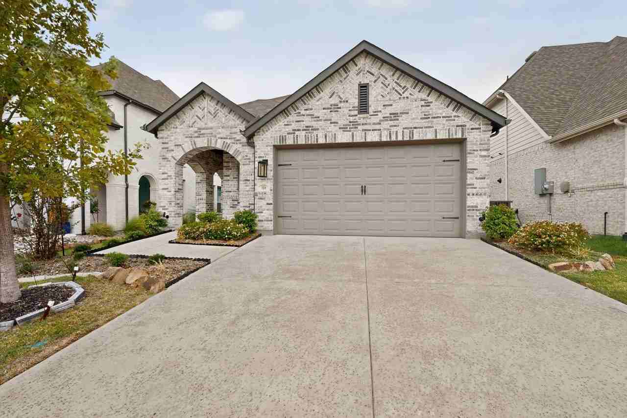 1636 Whispering Meadow Dr - Photo 4 of 40