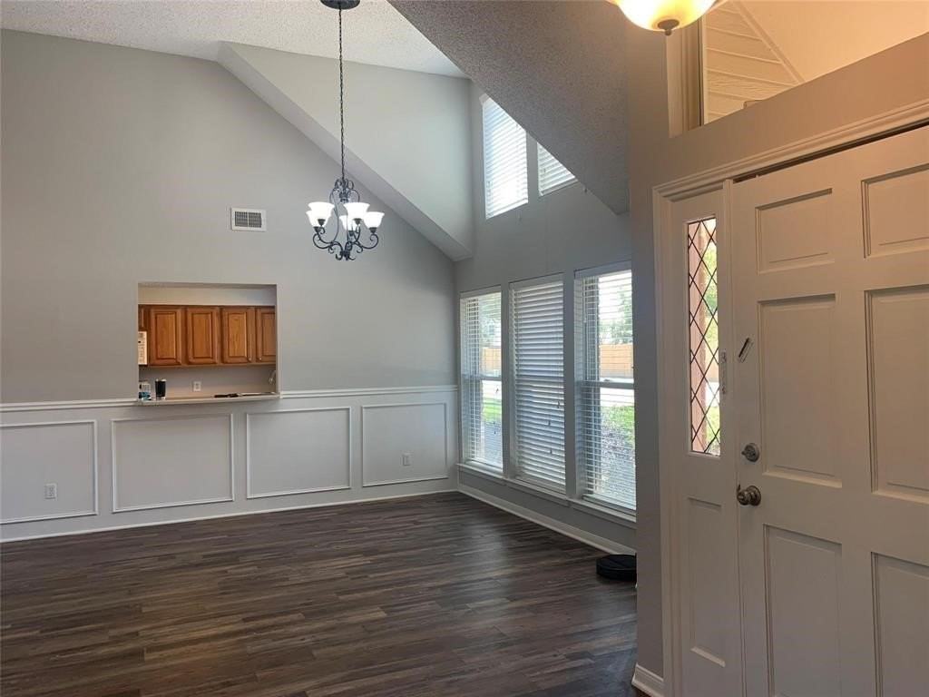 2766 Claremont Dr - Photo 4 of 22