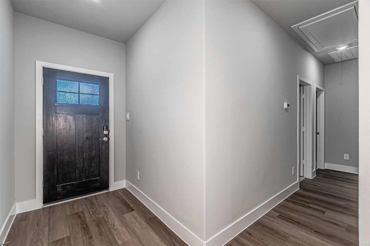 1310 Winter Way - Photo 2 of 27