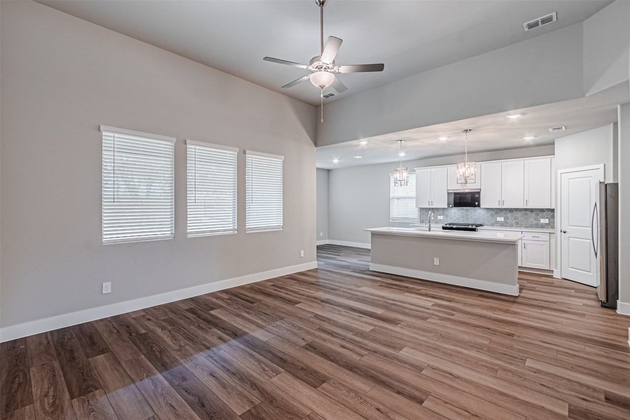 1310 Winter Way - Photo 3 of 27