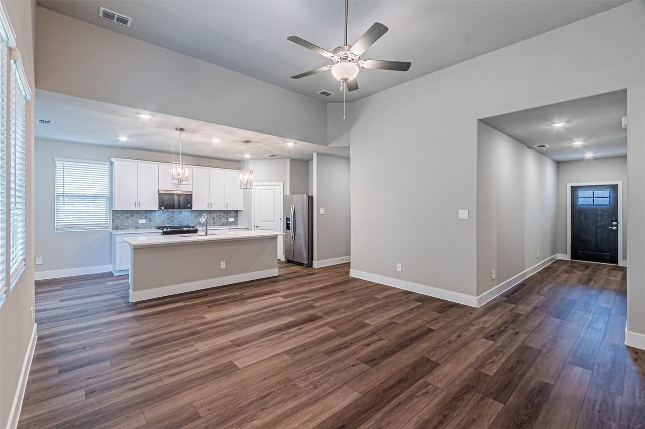 1310 Winter Way - Photo 4 of 27