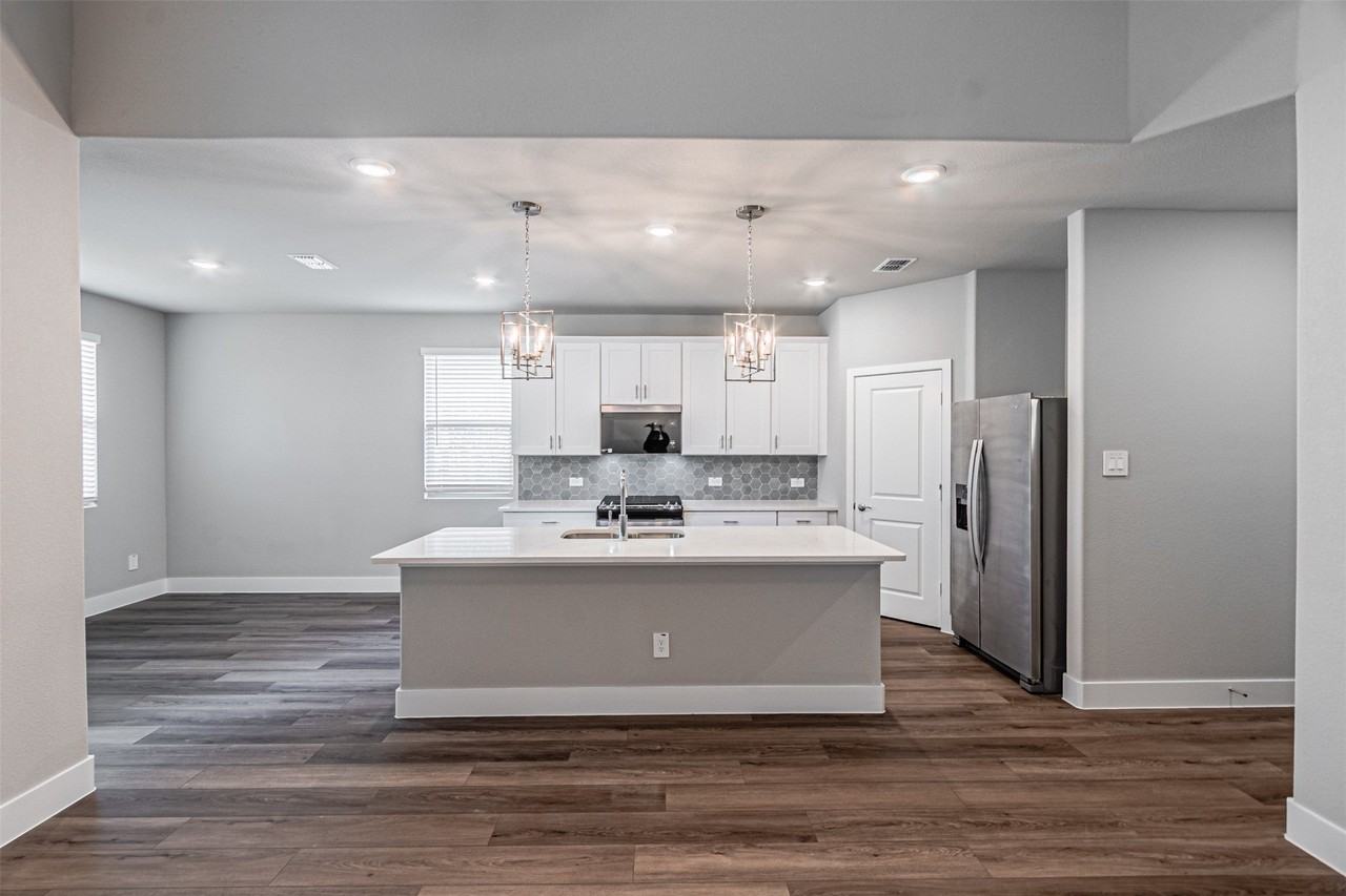 1310 Winter Way - Photo 5 of 27