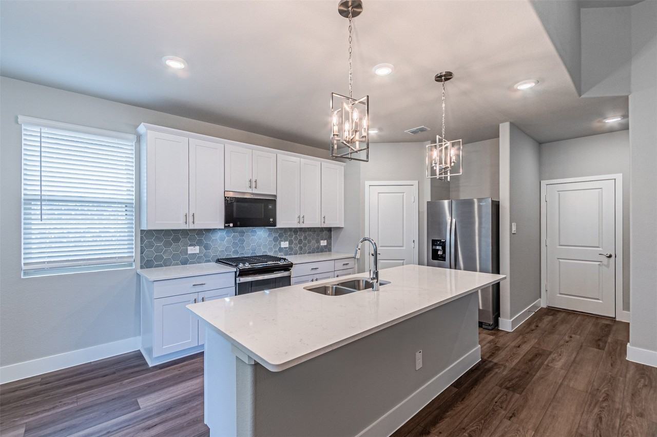 1310 Winter Way - Photo 6 of 27