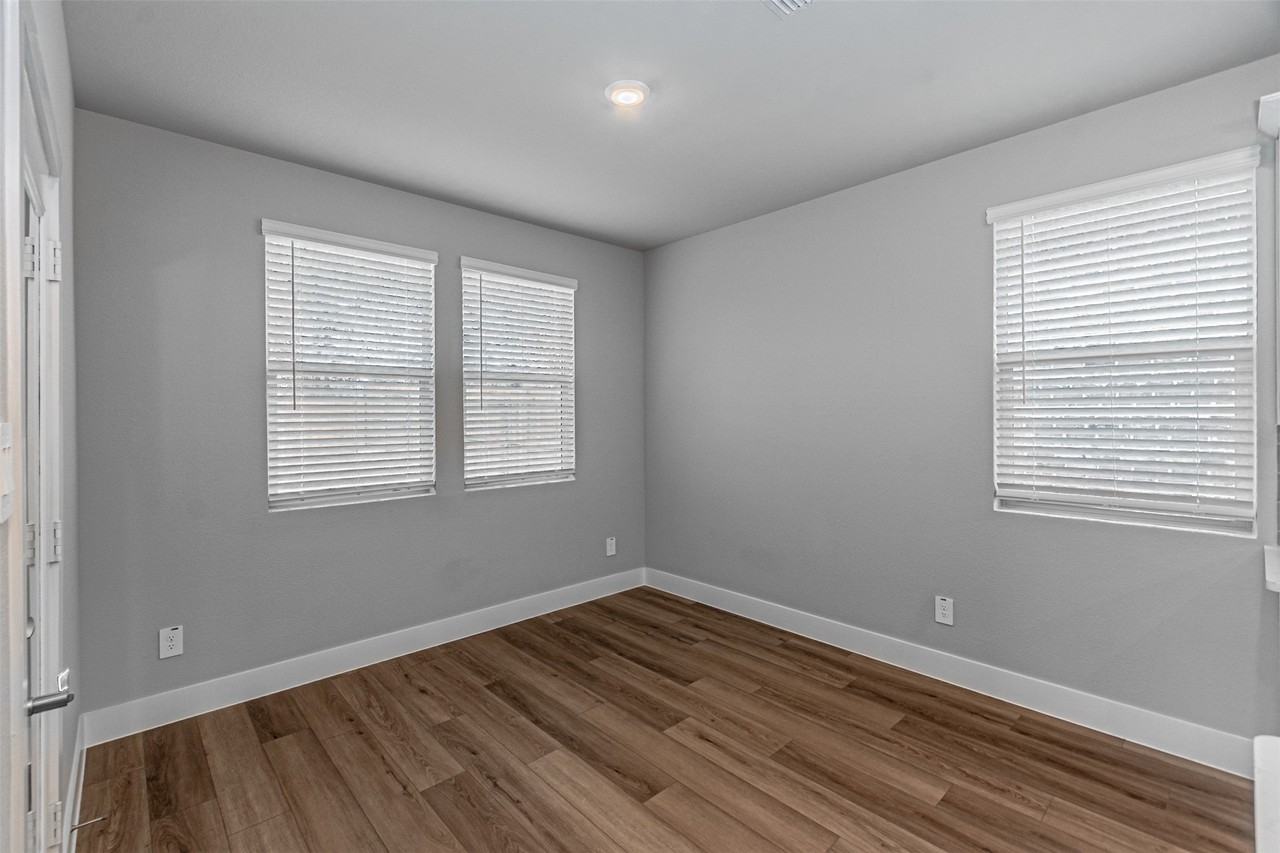 1310 Winter Way - Photo 7 of 27