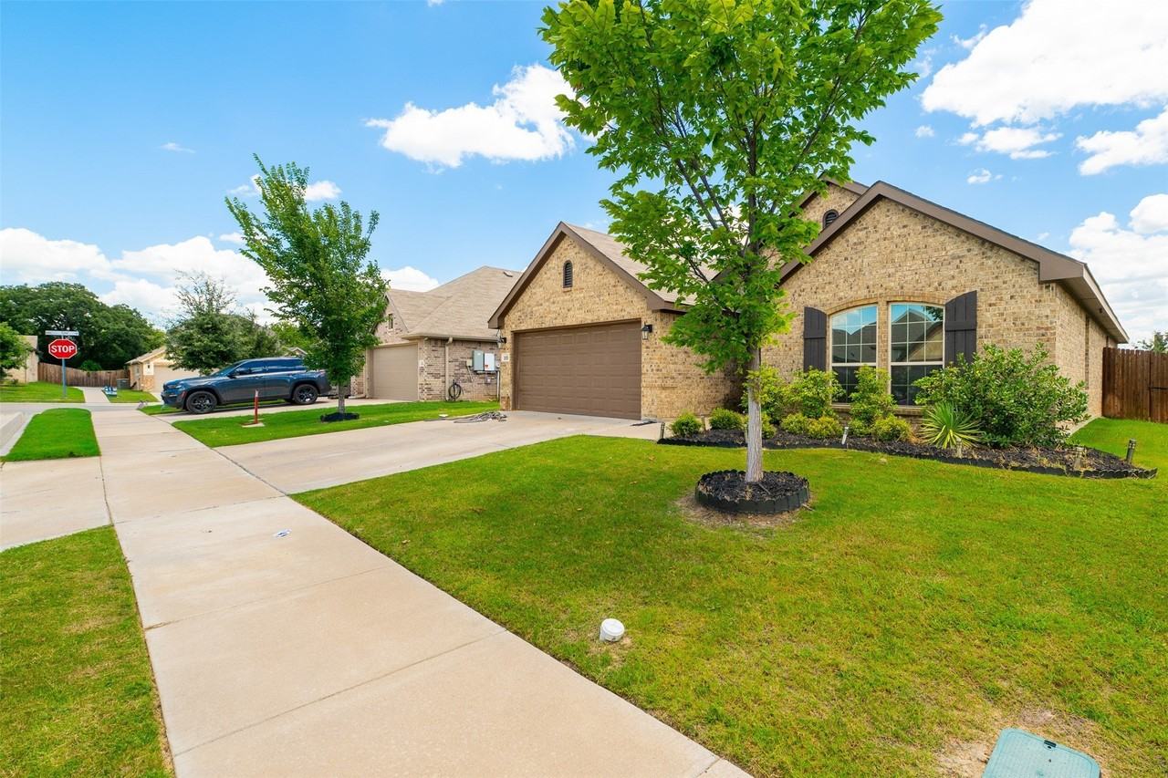 105 Cheryl Dr - Photo 6 of 31
